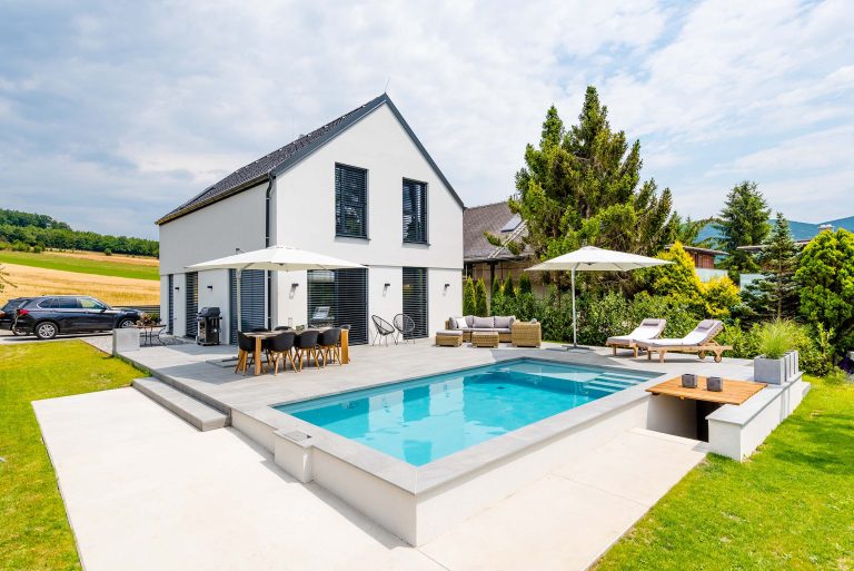Premium Pool aus Styropor Bausteinen für Einfamilienhaus